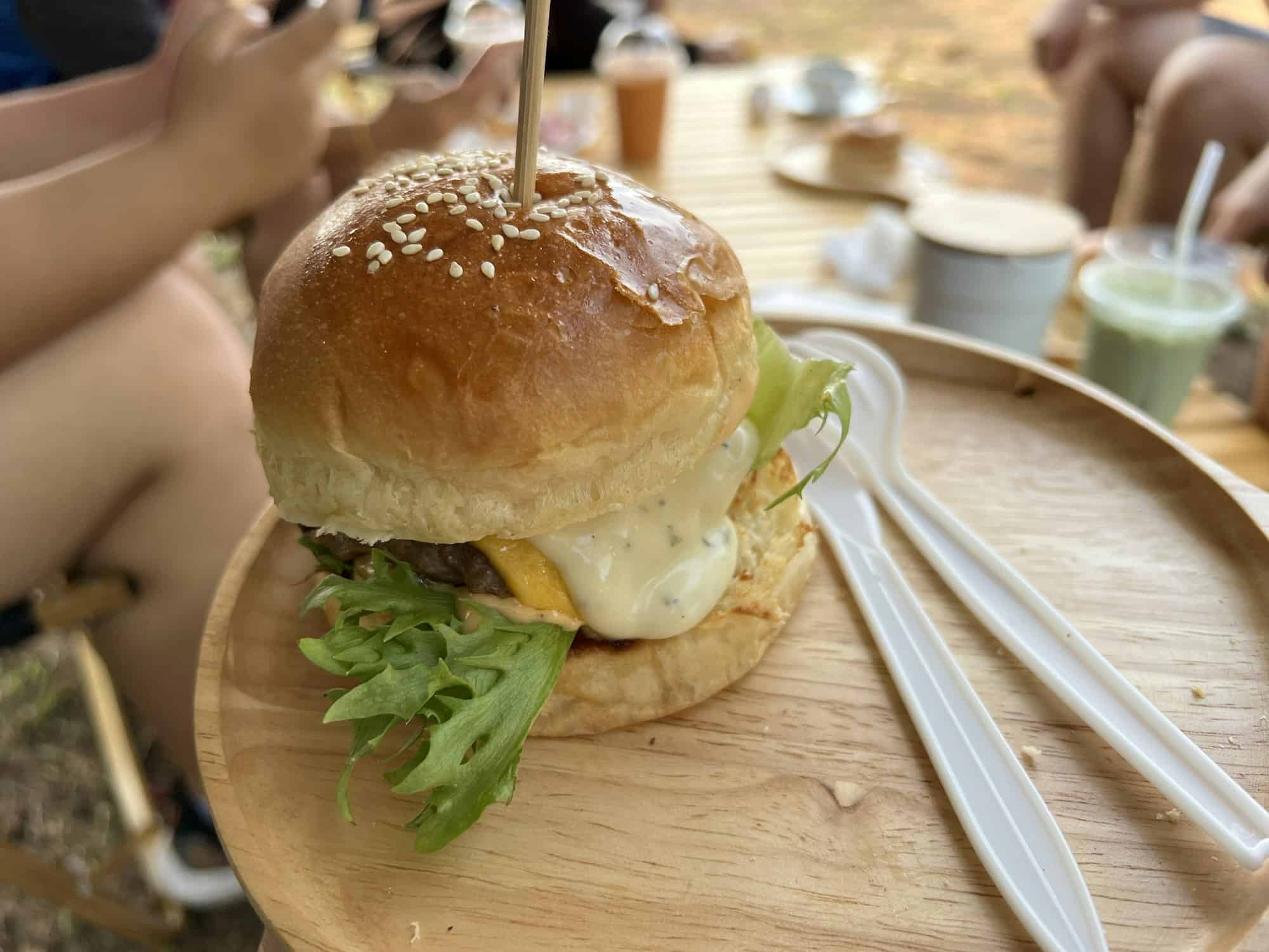 Street hamburger Avec fromage et sauce truffe